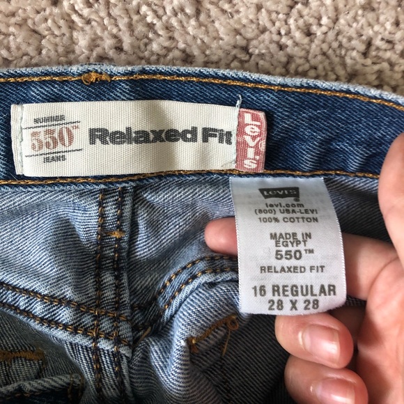 Levi’s Relaxed Fit Ripped Denim Shorts - Picture 4 of 4